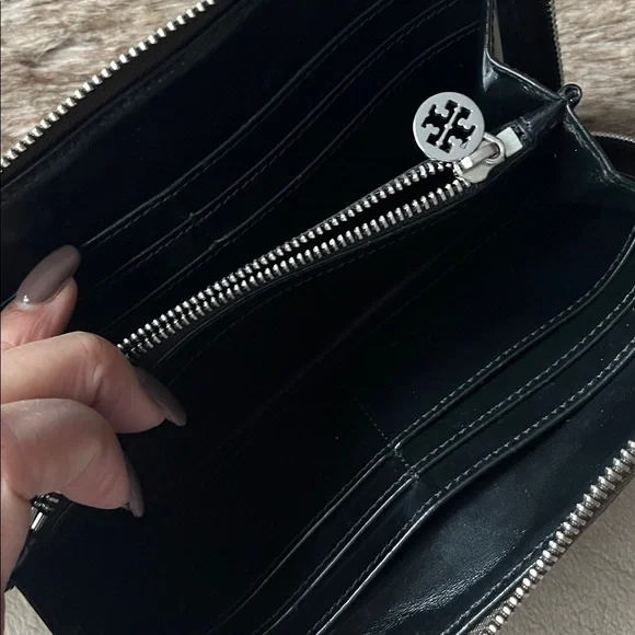 Tory Burch Black and Brown Snakeskin Wallet. very good condition - Picture 3 of 7